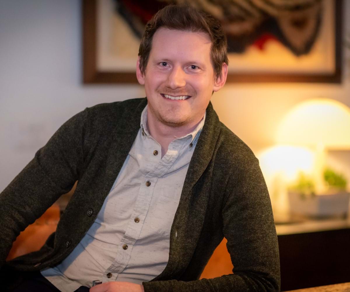 Alex Vilmur headshot